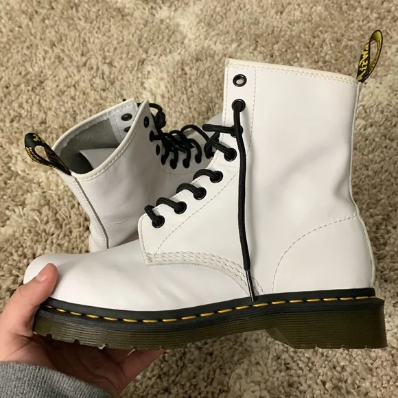 Dr. Martens Zavala T Lamper combat boot in white leather. Dr. Martens | Shoes | Dr Martens Zavala T Lamper Combat  main image 3